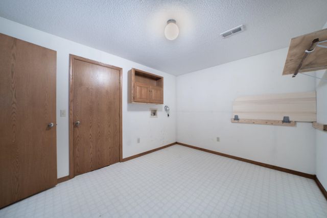 328 W 1st St, Andover, KS 67002