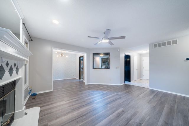 328 W 1st St, Andover, KS 67002