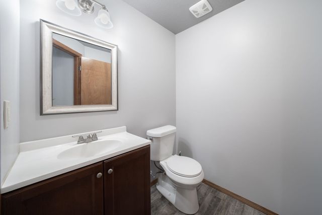 328 W 1st St, Andover, KS 67002