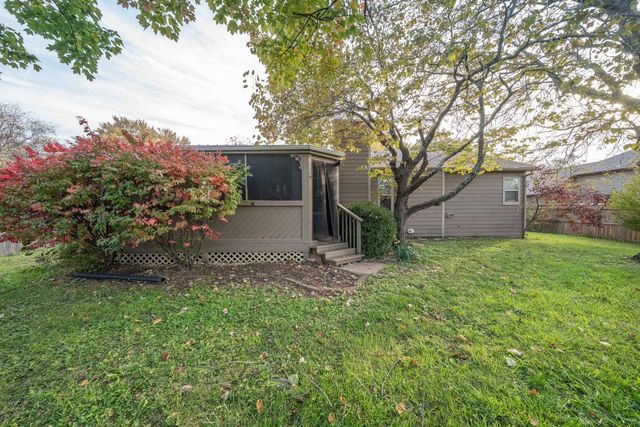 328 W 1st St, Andover, KS 67002