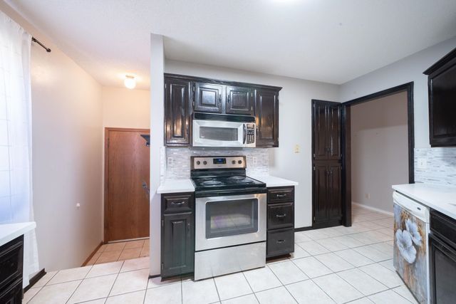 328 W 1st St, Andover, KS 67002