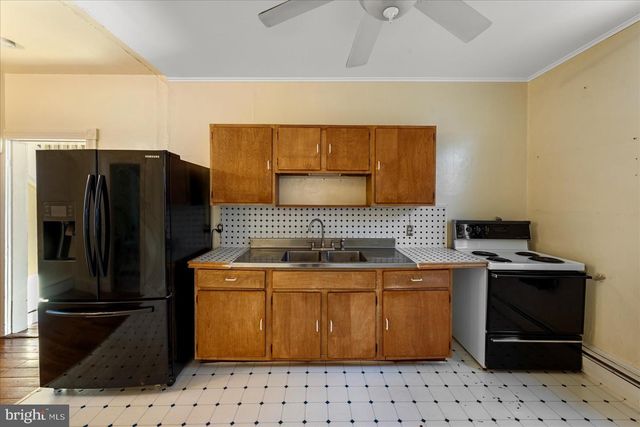 412 S SAMUEL ST, Charles Town, WV 25414