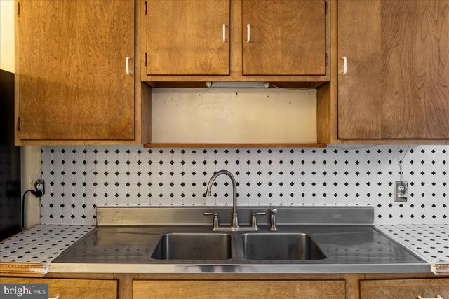 412 S SAMUEL ST, Charles Town, WV 25414