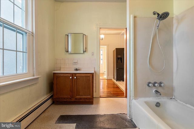 412 S SAMUEL ST, Charles Town, WV 25414