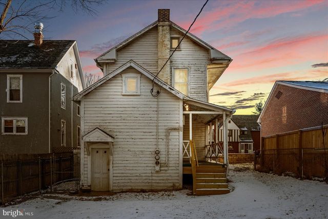 412 S SAMUEL ST, Charles Town, WV 25414