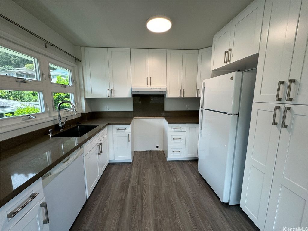 2809 Henry Street B, Honolulu, HI 96817