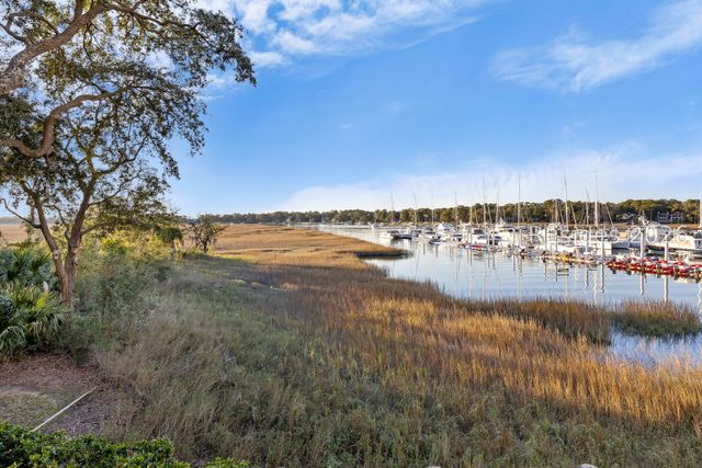 100 Helmsman Way Apt 205, Hilton Head Island, SC 29928