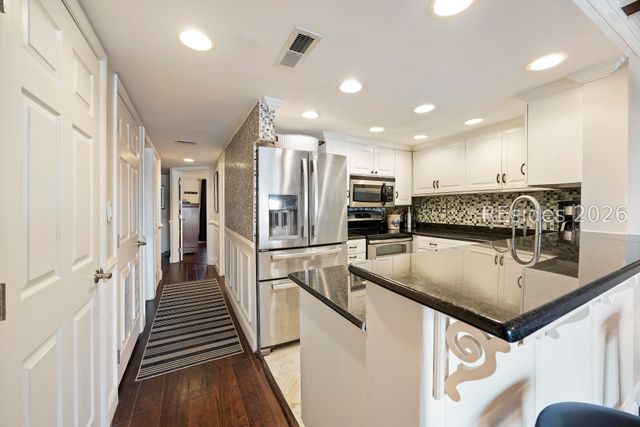100 Helmsman Way Apt 205, Hilton Head Island, SC 29928