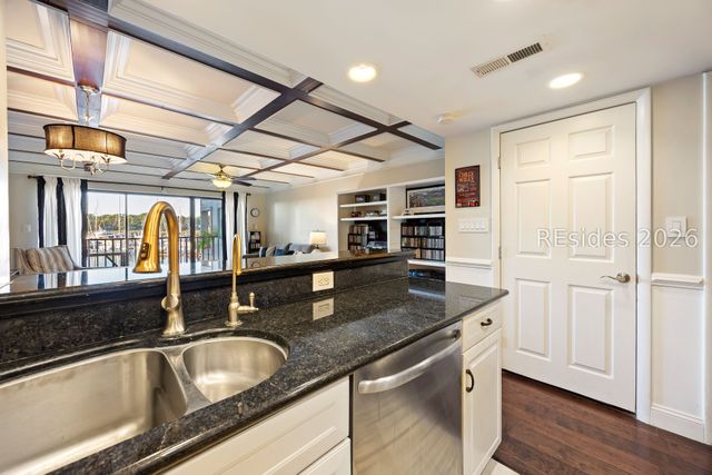 100 Helmsman Way Apt 205, Hilton Head Island, SC 29928