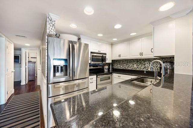 100 Helmsman Way Apt 205, Hilton Head Island, SC 29928