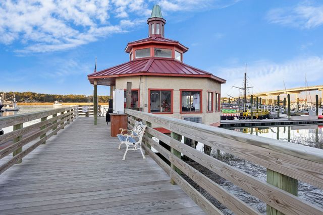 100 Helmsman Way Apt 205, Hilton Head Island, SC 29928