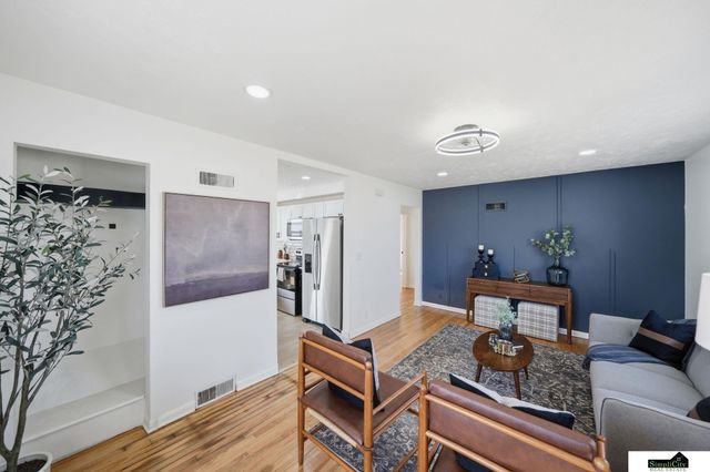 6861 BENTON Street, Lincoln, NE 68507