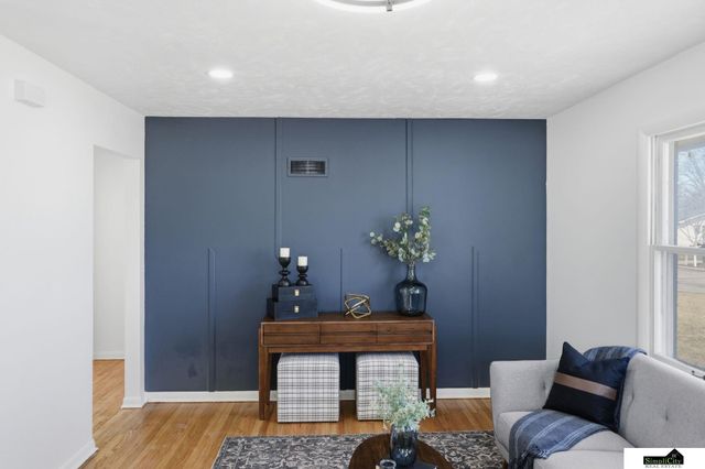 6861 BENTON Street, Lincoln, NE 68507