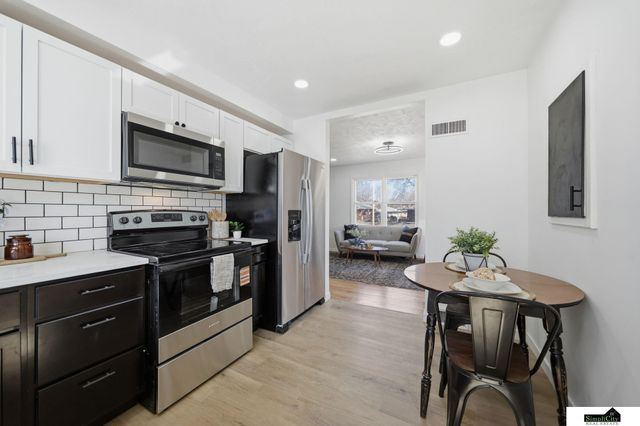 6861 BENTON Street, Lincoln, NE 68507