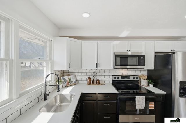 6861 BENTON Street, Lincoln, NE 68507