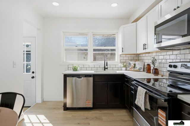 6861 BENTON Street, Lincoln, NE 68507