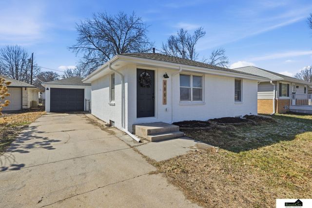 6861 BENTON Street, Lincoln, NE 68507