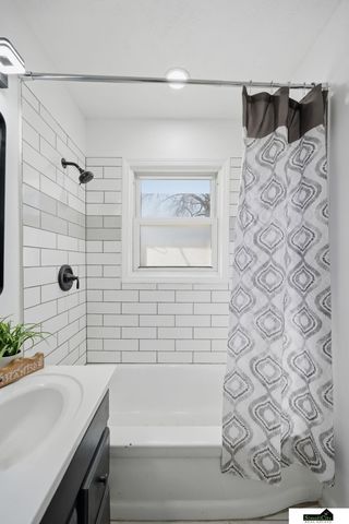 6861 BENTON Street, Lincoln, NE 68507