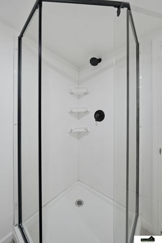 6861 BENTON Street, Lincoln, NE 68507