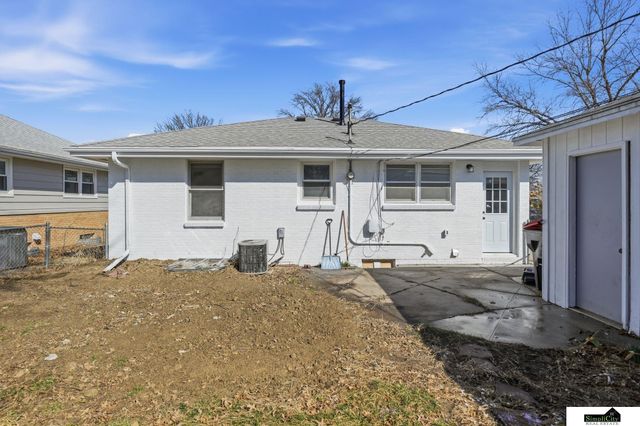 6861 BENTON Street, Lincoln, NE 68507