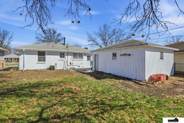 6861 BENTON Street, Lincoln, NE 68507