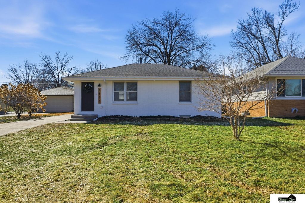 6861 BENTON Street, Lincoln, NE 68507