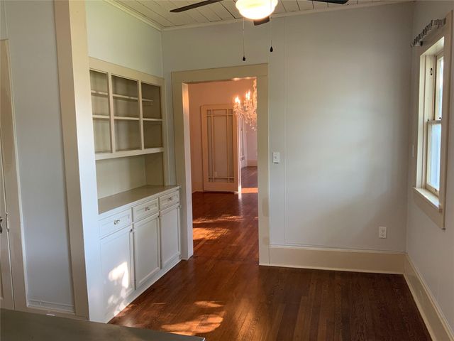 404 W Main Street, Bellville, TX 77418
