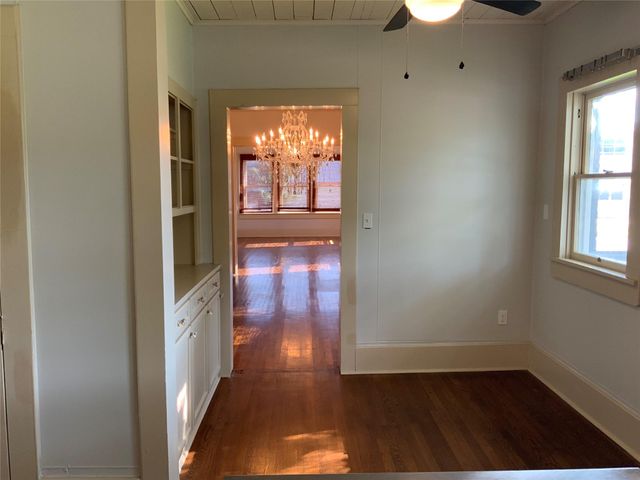 404 W Main Street, Bellville, TX 77418
