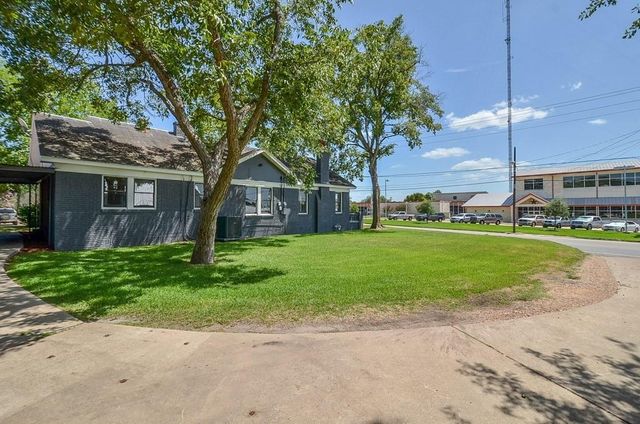 404 W Main Street, Bellville, TX 77418