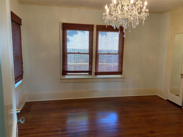 404 W Main Street, Bellville, TX 77418