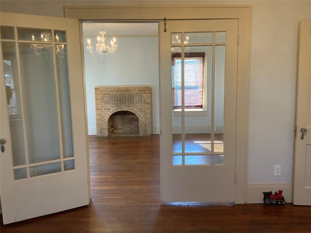 404 W Main Street, Bellville, TX 77418