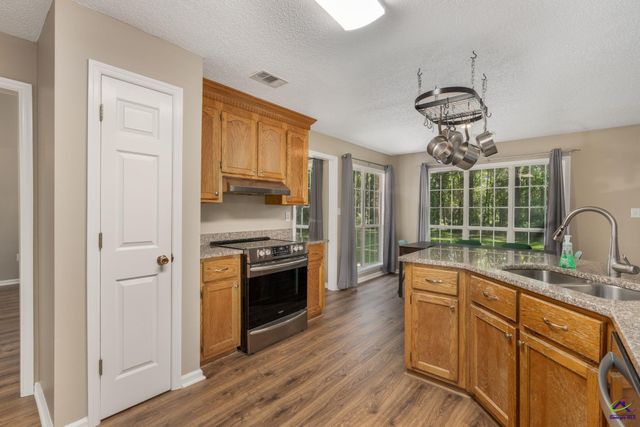 101 Saddlefield Court, Bonaire, GA 31005