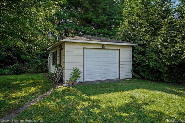 181 Sterling Drive, Elba Township, MI 48446