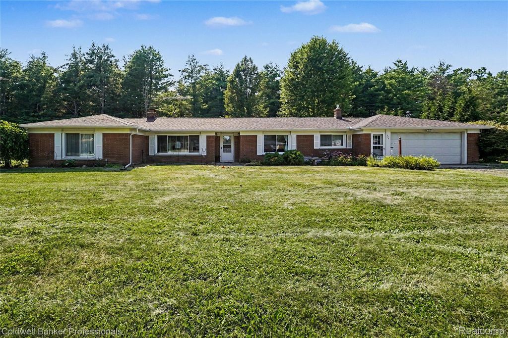 181 Sterling Drive, Elba Township, MI 48446