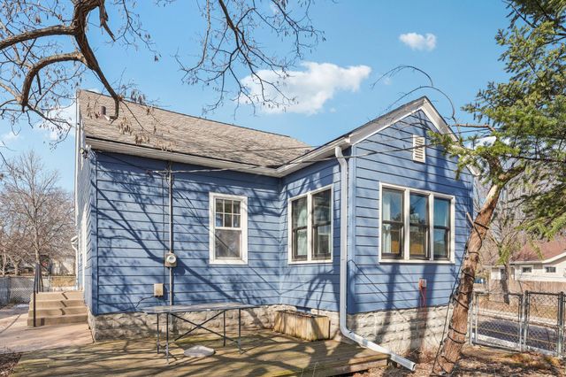 1002 Livingston Avenue, West Saint Paul, MN 55118