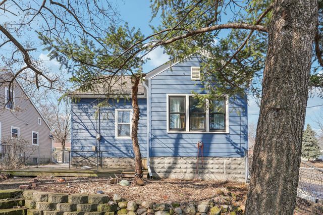 1002 Livingston Avenue, West Saint Paul, MN 55118