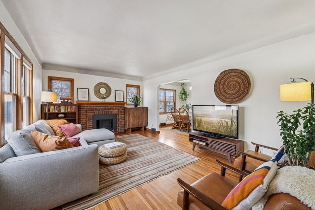 1002 Livingston Avenue, West Saint Paul, MN 55118