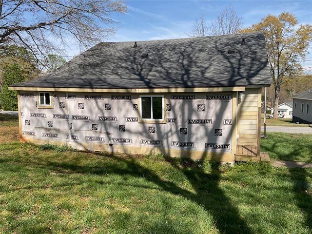 112 Overbrook Street, Pickens, SC 29671