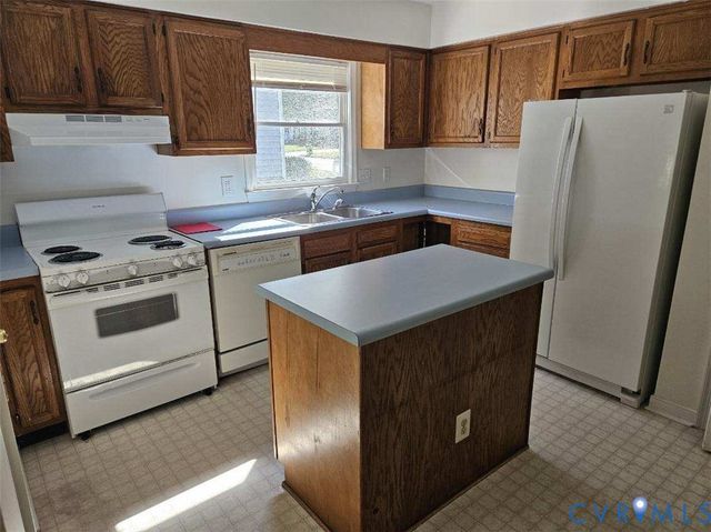 4419 Fort McHenry Pky, Glen Allen, VA 23060