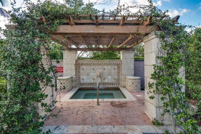 11770 St Andrews Place 102, Wellington, FL 33414