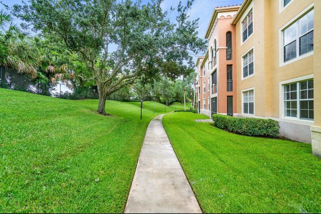 11770 St Andrews Place 102, Wellington, FL 33414