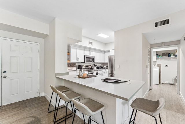 11770 St Andrews Place 102, Wellington, FL 33414