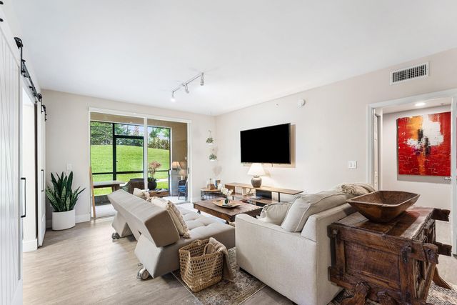 11770 St Andrews Place 102, Wellington, FL 33414