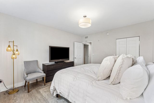 11770 St Andrews Place 102, Wellington, FL 33414
