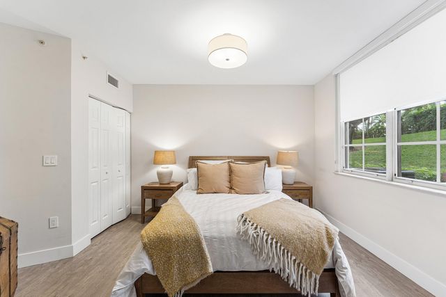 11770 St Andrews Place 102, Wellington, FL 33414