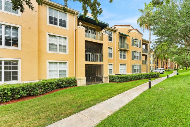 11770 St Andrews Place 102, Wellington, FL 33414