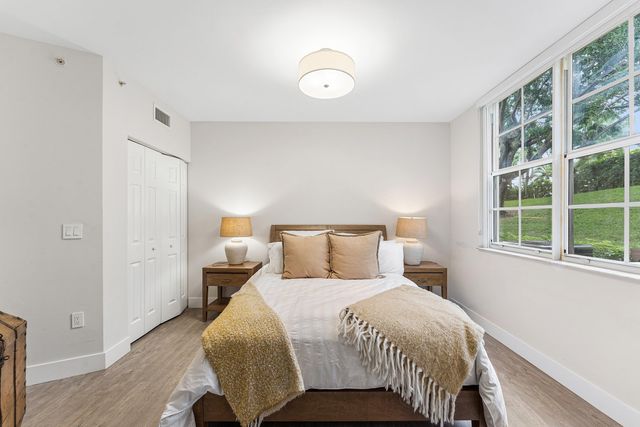 11770 St Andrews Place 102, Wellington, FL 33414
