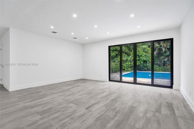 470 Petersburg Ter, Plantation, FL 33325