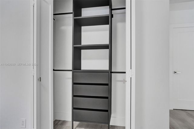 470 Petersburg Ter, Plantation, FL 33325