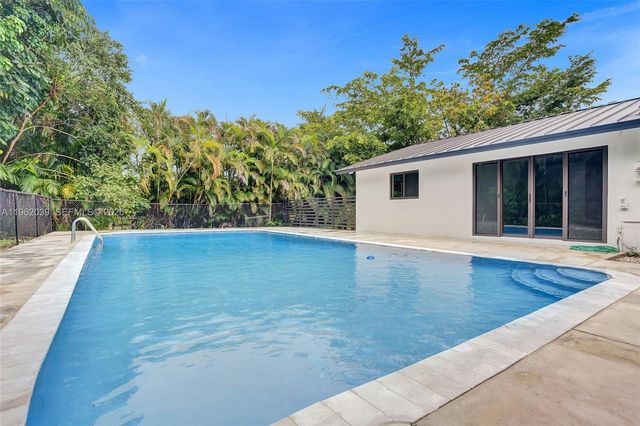 470 Petersburg Ter, Plantation, FL 33325